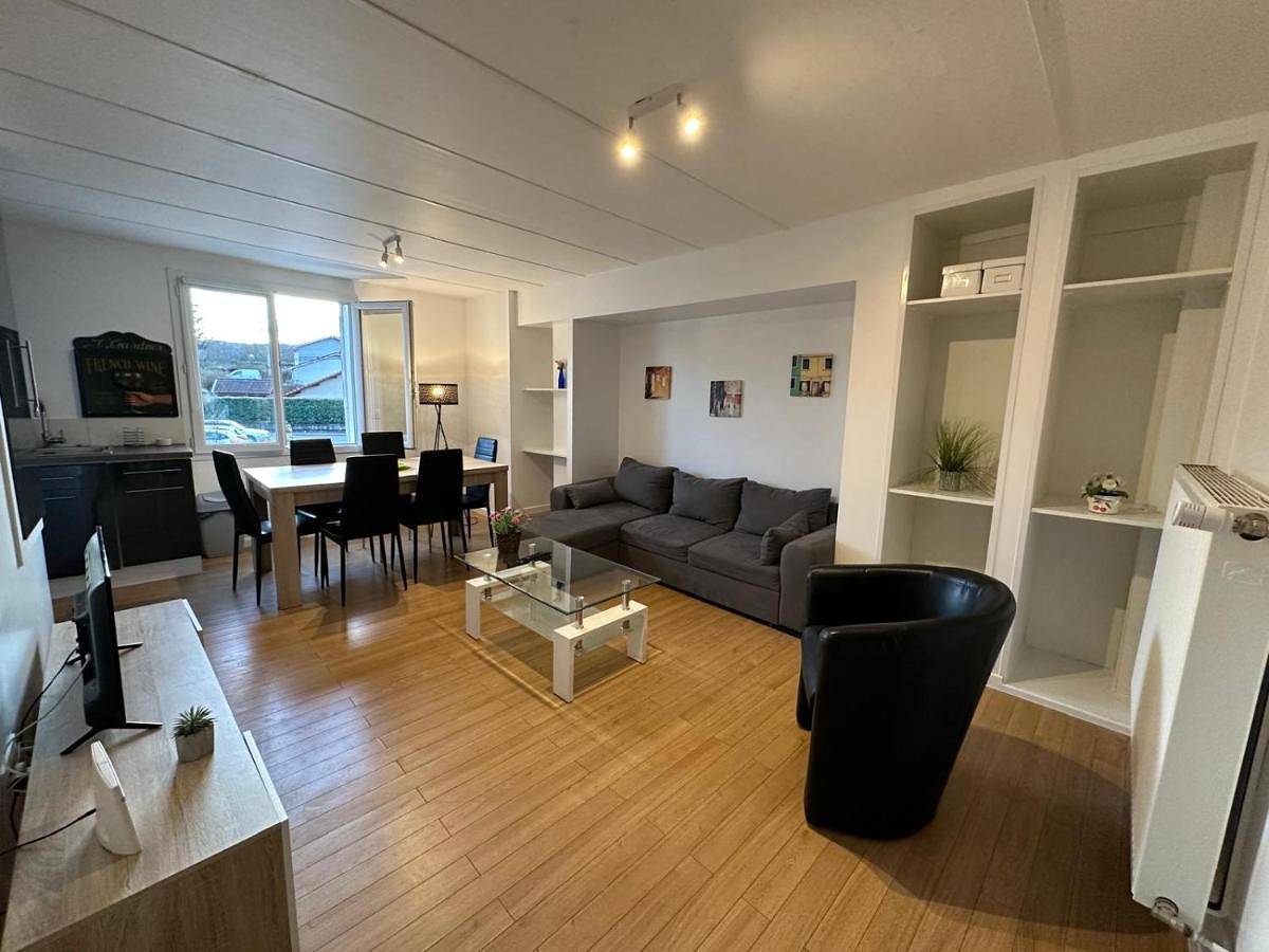 Appartement entier, One-Bedroom Superior Apartment in Reignier-Ésery, Région de Saint-Julien-en-Genevois