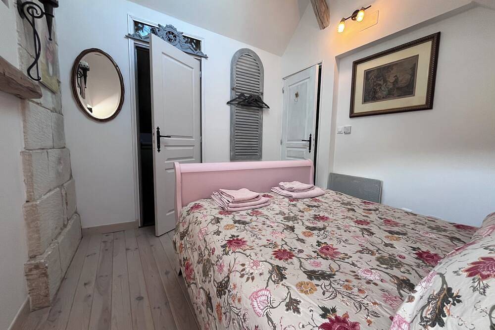 Former barn in Chinon,near to town,forest walks, cycle paths and bikes available in Chinon, Loire Valley