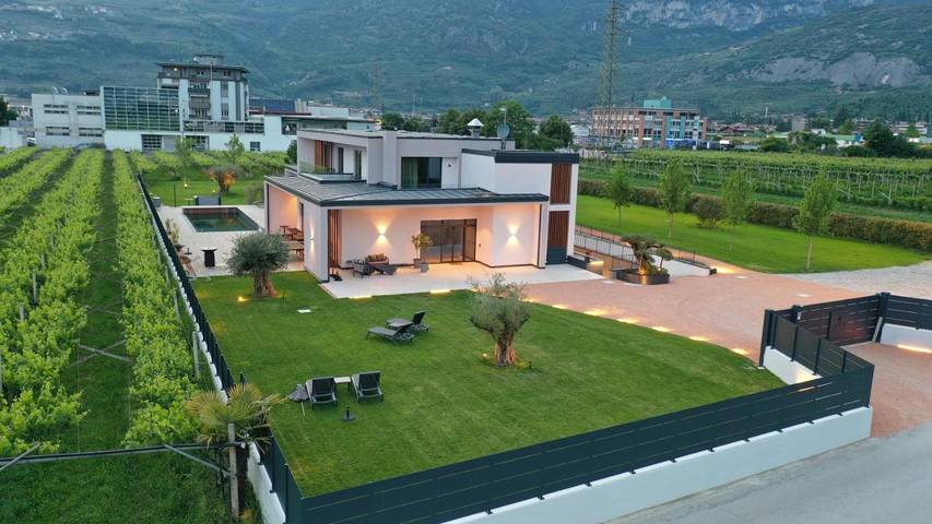 Agriturismo per 2 persone, con Terrazza e Idromassaggio nonché Giardino e Piscina ad Arco
