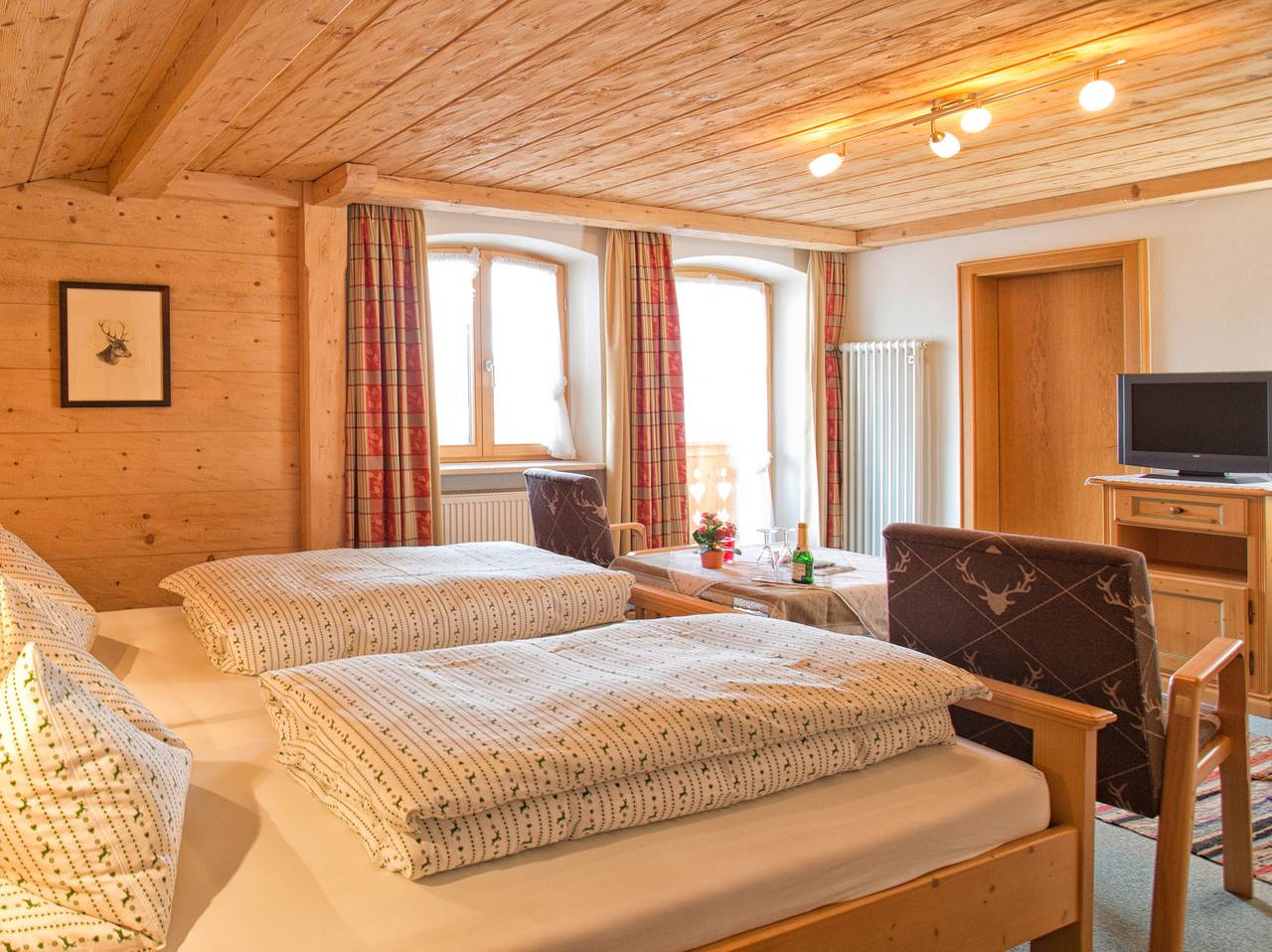 Pension Restner - Chiemgau Karte - Doppelzimmer mit Balkon und Dusche und Wc in Inzell, Bayerische Alpen