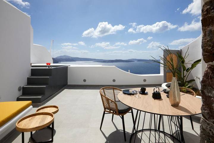 Chambre d’hôte pour 4 personnes, avec balcon et jacuzzi à Oia