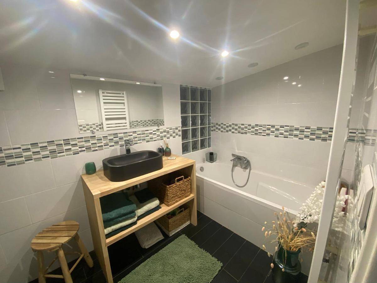 2 chambres dans villa avec spa et piscine in Idron, Béarn