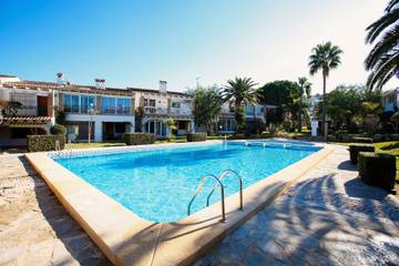 Bungalow für 6 Personen, mit Terrasse und Garten in Dénia