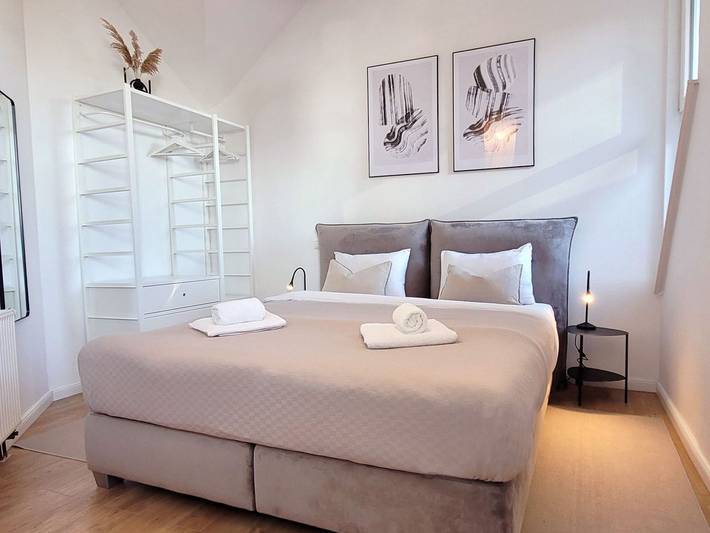 Ganze Ferienwohnung, Große Penthouse Ferienwohnung mit Meerblick, Sonnenterrasse & Luxusbad von "Momentic" - Penthouse mit Meerblick, Dachterrasse, Luxusbad - Nur 50 Meter zum Strand in Sierksdorf, Ostholstein