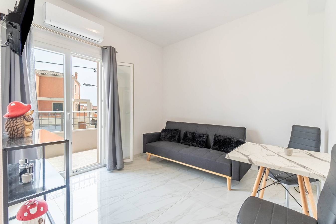 Geheel appartement, Appartement 'Rozario 2' met Wi-Fi en airconditioning in Alepou, Corfu