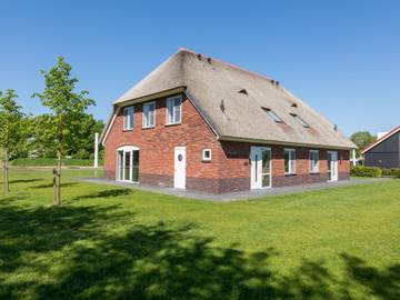Ferienhaus für 24 Personen, mit Terrasse und Pool sowie Garten, kinderfreundlich in Overijssel