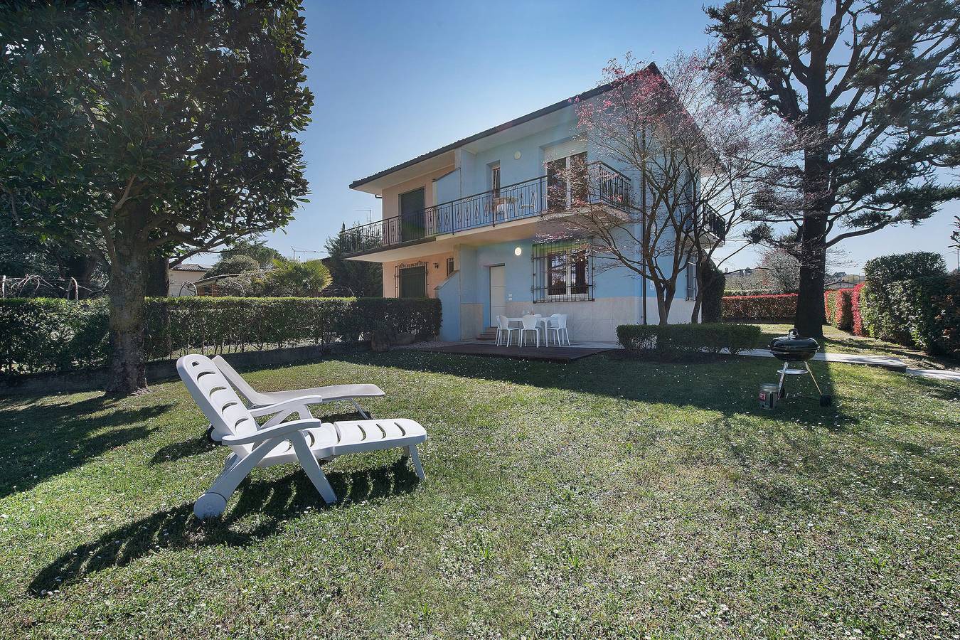 Villa Iconi Lago di Garda, Villa 5 minuti a piedi dalla spiaggia in Lido di Manerba, Manerba del Garda