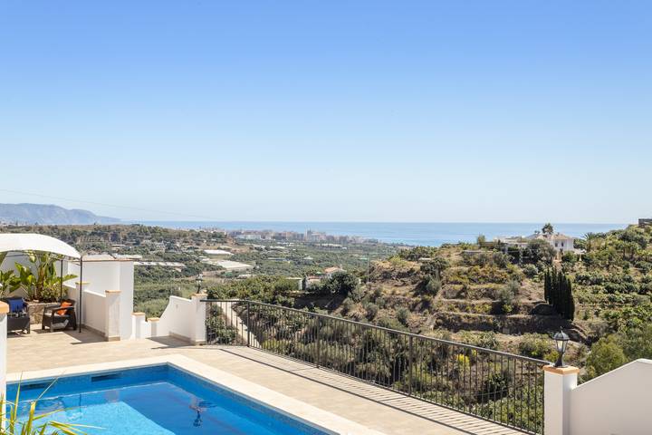 Ferienhaus für 8 Personen, mit Balkon und Garten sowie Kinderpool in Nerja - 2