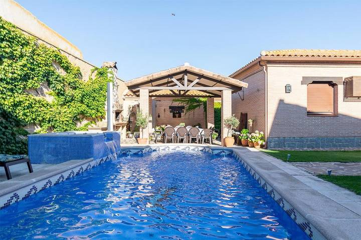 Casa rural para 13 personas, con jardín y piscina, Familias con niños en Pulgar (desambiguación)