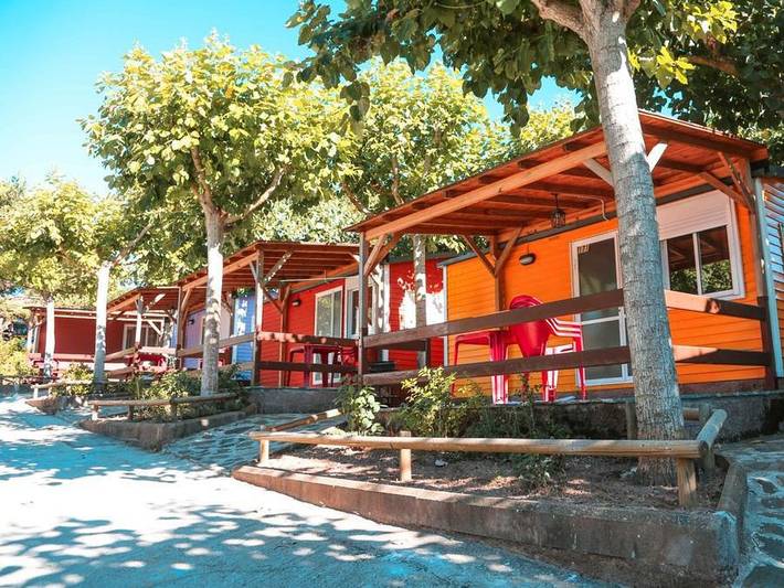 Casa rodante para 2 personas, con piscina para niños, Se admiten mascotas en Prades