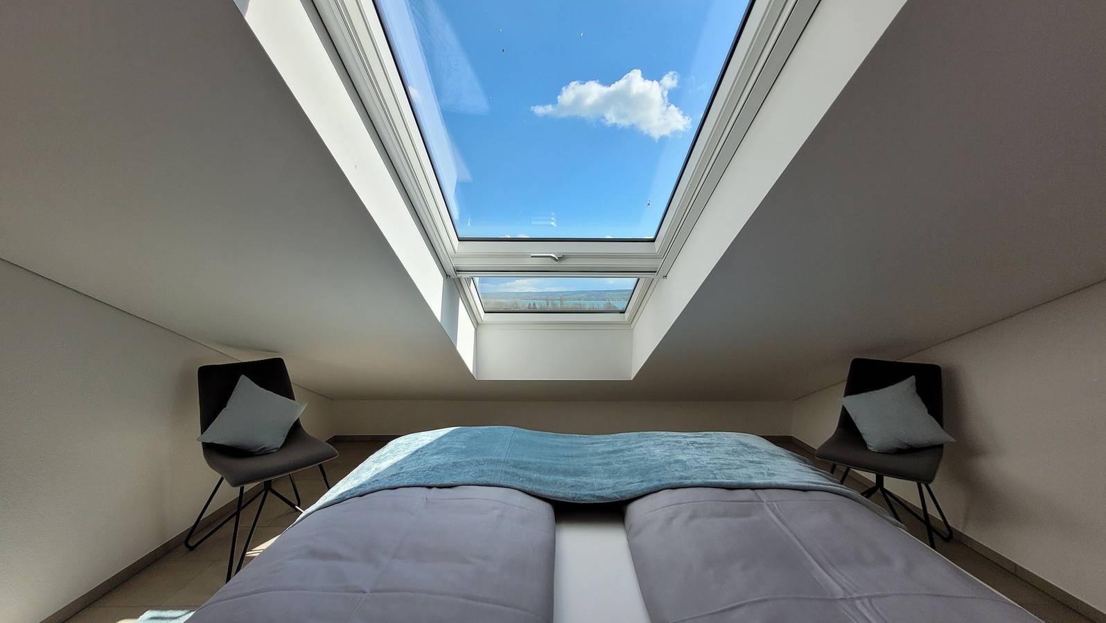 Ganze Ferienwohnung, View Royale - Dein Nest mit Seeblick - 3-Zimmer-Fewo, Dg in Allensbach, Untersee