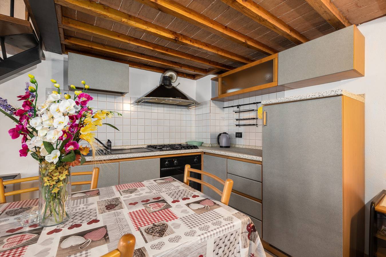 Casa vacanze 'La Loggia di Giulia' con terrazza privata, idromassaggio e giardino in San Gimignano, Chianti