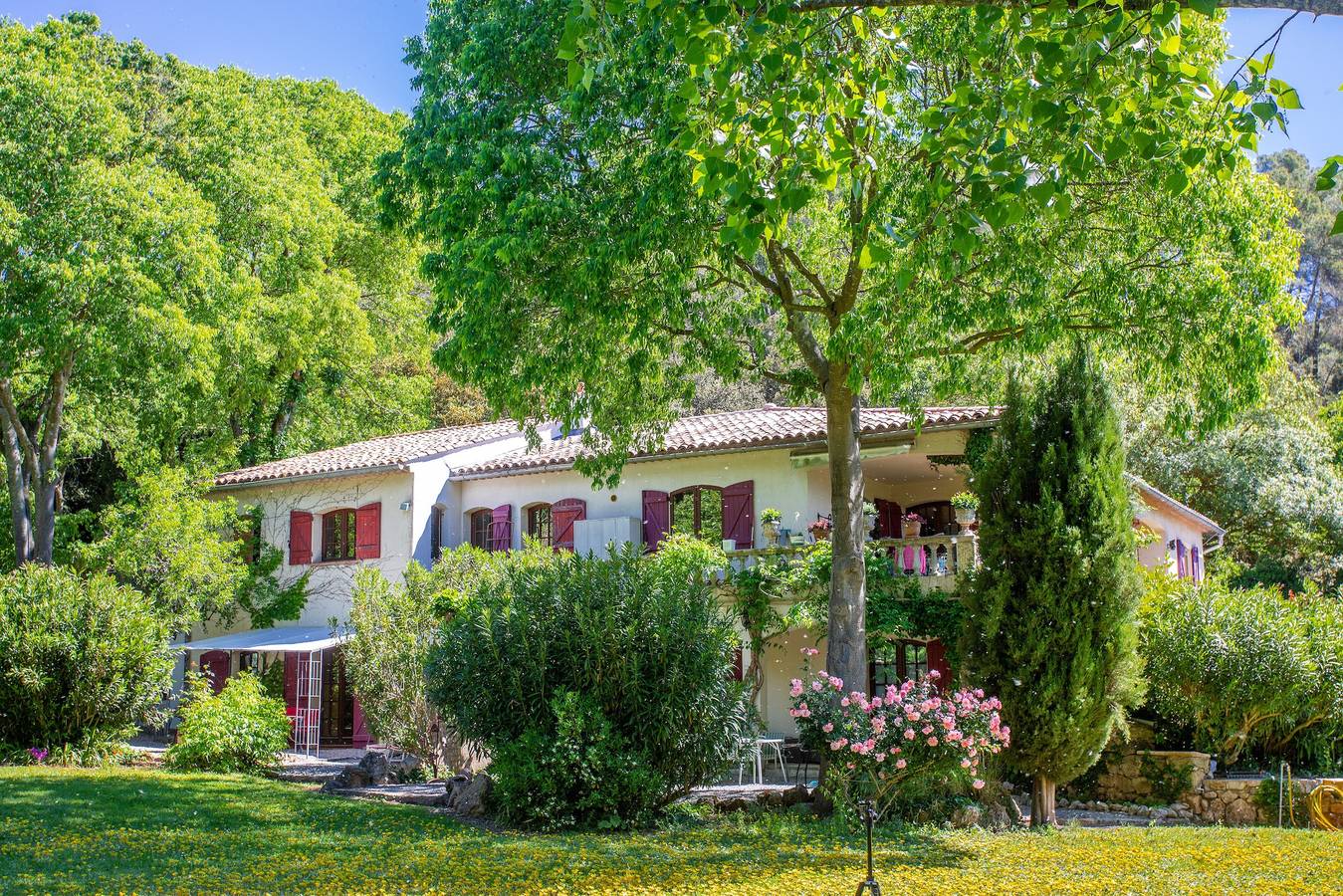 Domaine Saint Amour – Gîte La Cascade im 2 ha großen Anwesen mit See, Wasserfall & Pool in Trans-en-Provence, Draguignan Region