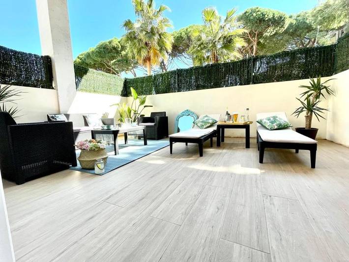 Apartahotel para 4 personas, con Terraza y Jardín en Casteldefels