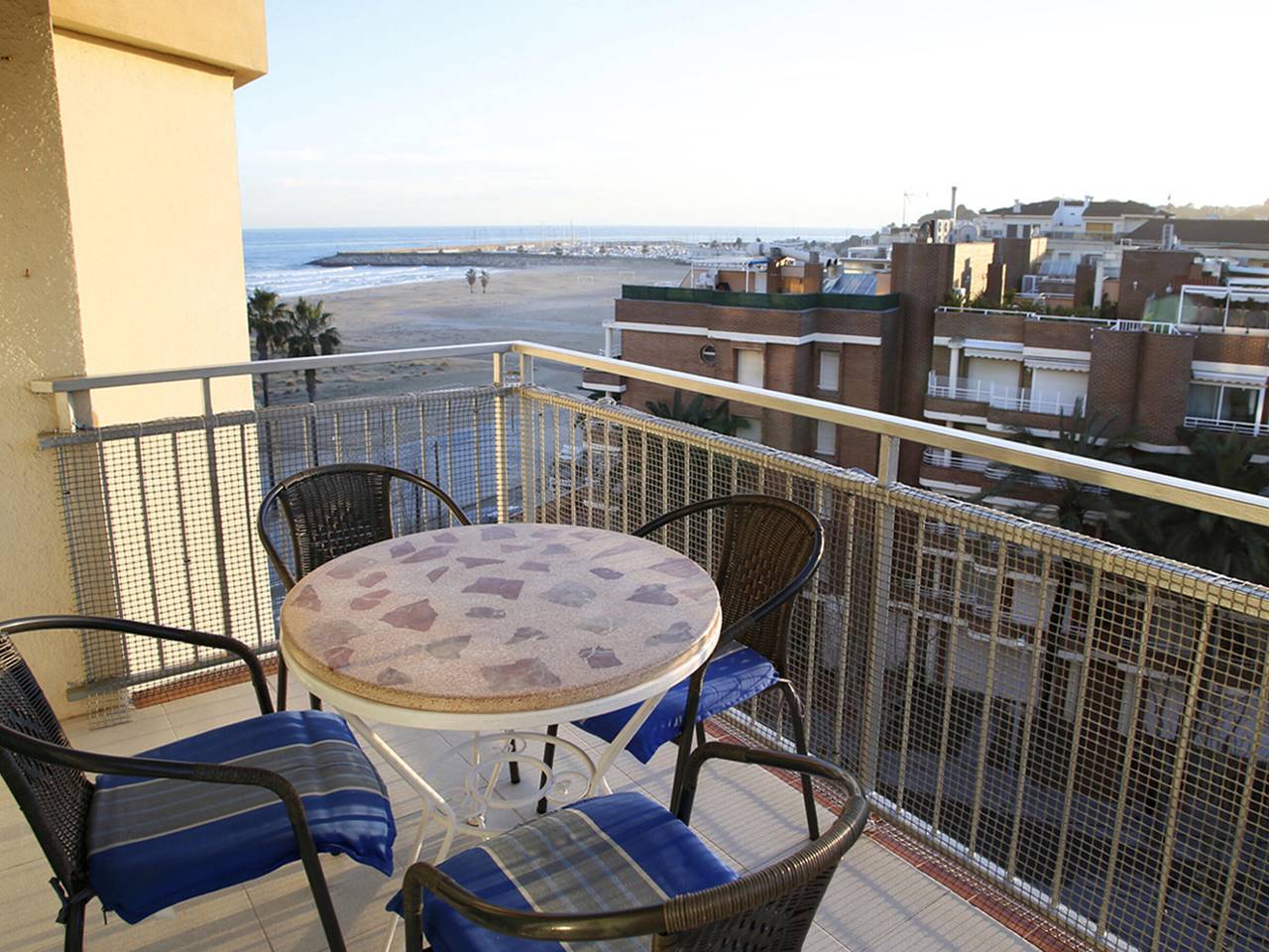 Entire apartment, Renovated Apartment with A/C - Beachfront in Torredembarra, Costa Dorada
