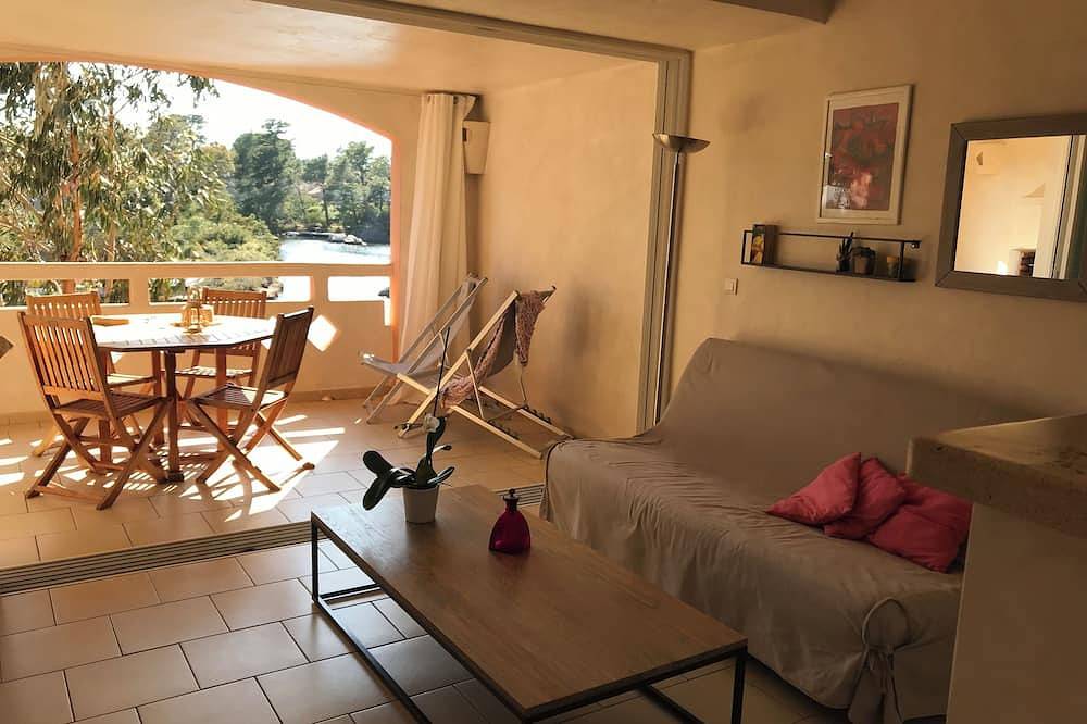 Apartamento entero, Charming flat with view on the lagoon in San Ciprianu, Lecci