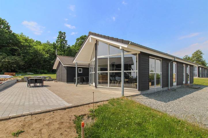 Ferienhaus für 10 Personen, mit Whirlpool und Terrasse sowie Sauna in Kelstrup Strand