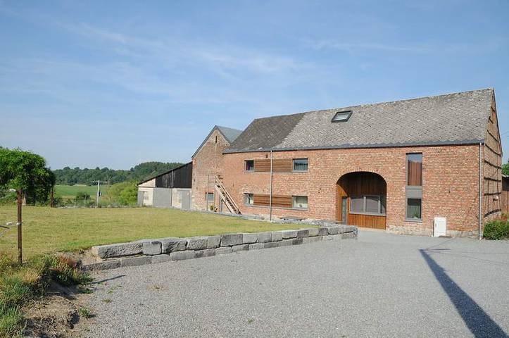 Ferme pour 16 personnes, avec jardin et sauna à Somme-Leuze