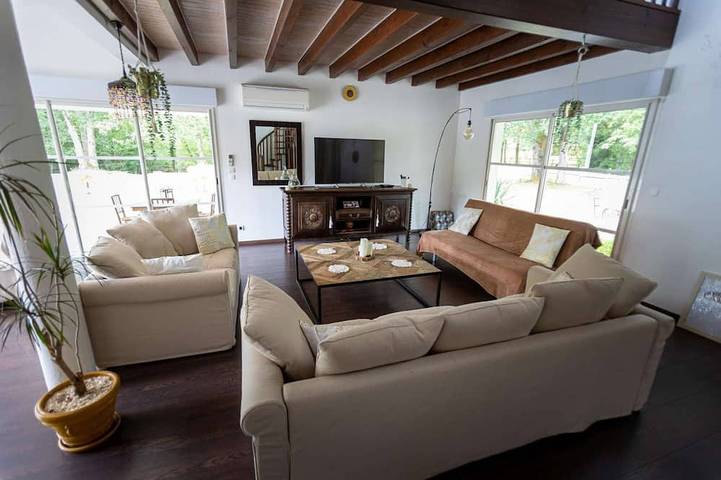 Location de vacances pour 8 personnes, avec jardin ainsi que terrasse et piscine à Saint-Vincent-de-Paul - 4