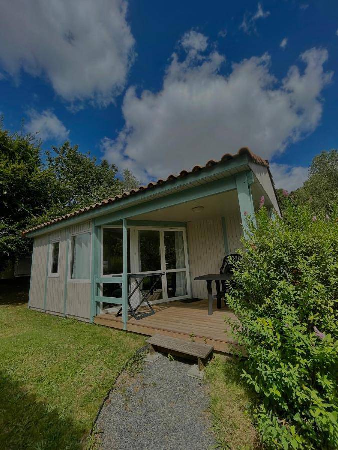 Location de vacances pour 2 personnes, avec piscine et jardin ainsi que jacuzzi et bassin pour enfant à Saint-Laurent-sur-Sèvre - 2