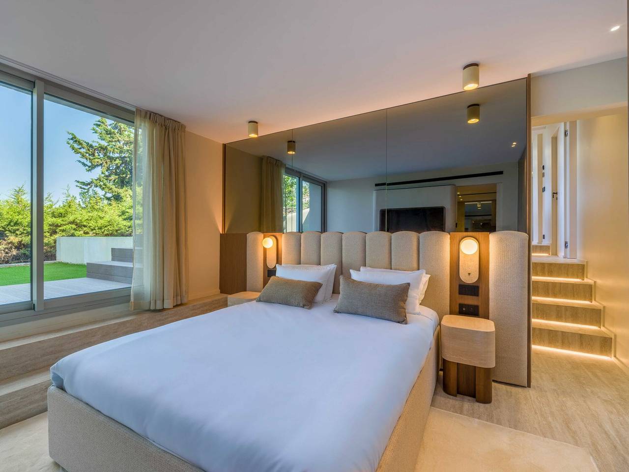 Entire apartment, High-End Apartment with Spacious Terrace in Villefranche-sur-Mer, Mediterranean Coast (France)