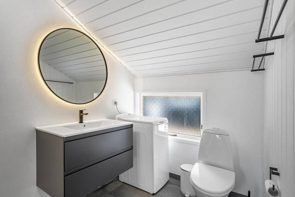 Gemütliches  Ferienhaus mit großer Holzterrasse. in Henne, Filsø See
