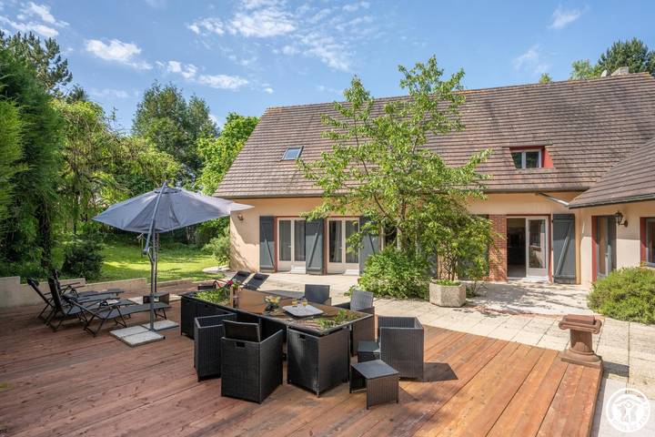 Gîte voor 11 personen, met terras en tuin in Oise