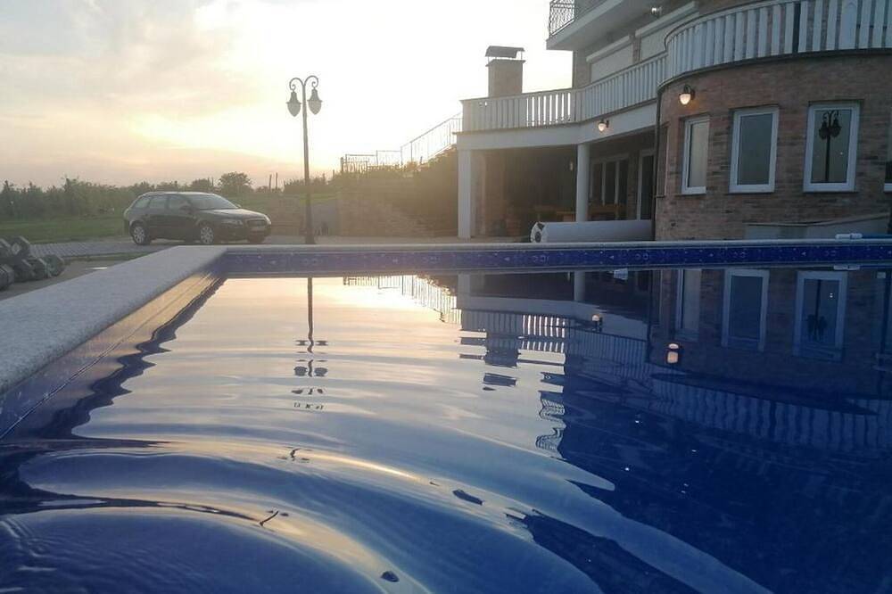 Villa Stipino - Five Bedroom Villa with swimming pool in Osijek-Baranja