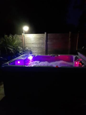 Chambre d’hôte pour 4 personnes, avec terrasse ainsi que jacuzzi et jardin à Pleuven