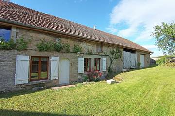 Gîte pour 6 personnes, avec jardin dans Civry-en-Montagne