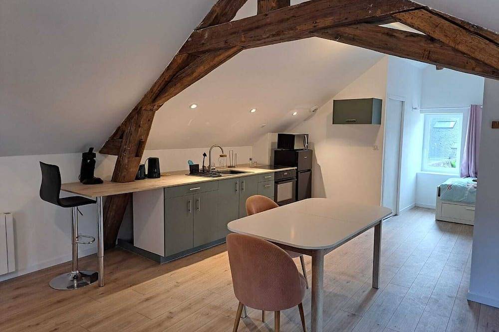 Appartement entier, Studio du haut vue jardin in Ancenis, Vallée de la Loire
