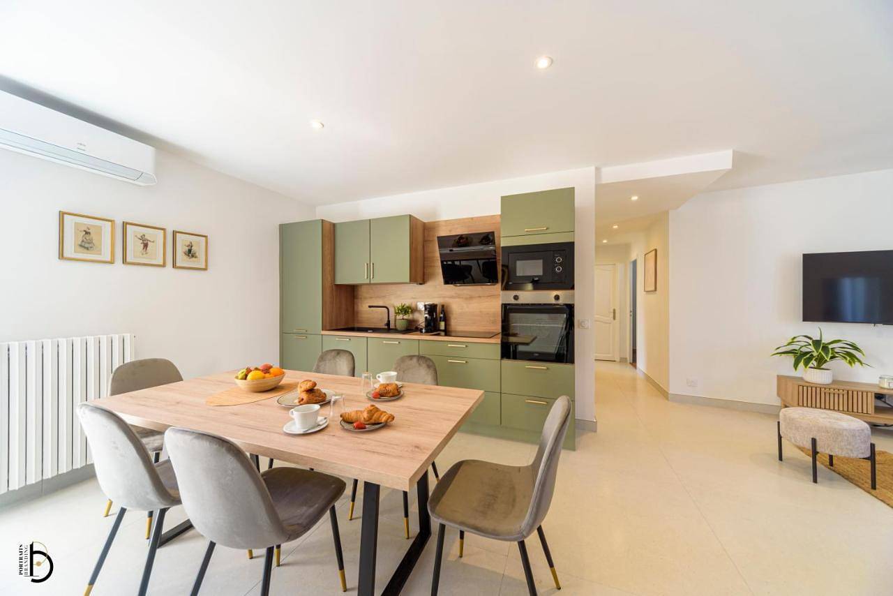 Appartement entier, Three-Bedroom Apartment in Montélimar, Région de nyons