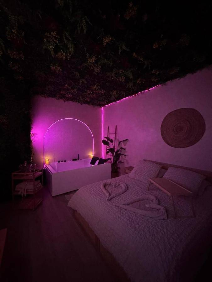 Appartement entier, Suite Bali Love - Love Room - Jacuzzi in Boran-sur-Oise, Oise