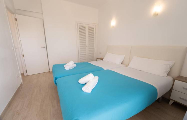 Gîte pour 4 personnes, avec terrasse ainsi que jardin et piscine dans Camp de Mar - 3
