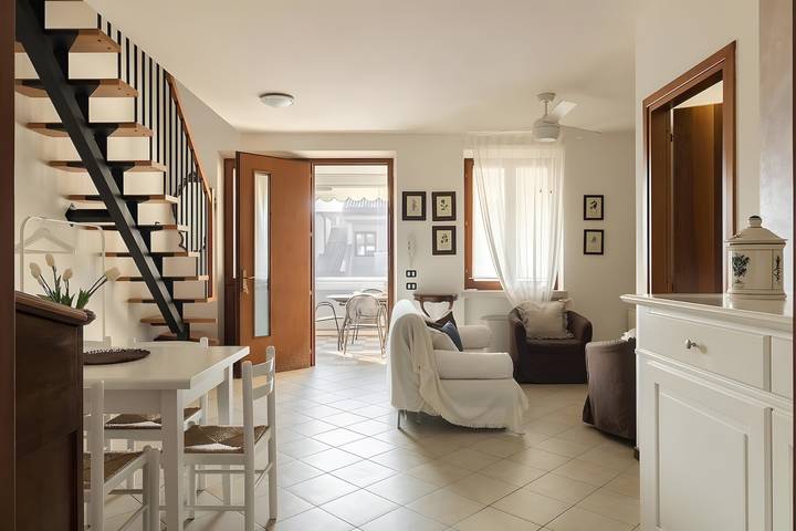 Hel lägenhet, Apartment 'Talla' with Shared Pool, Wi-Fi and Air Conditioning in Rivoltella del Garda, Desenzano del Garda