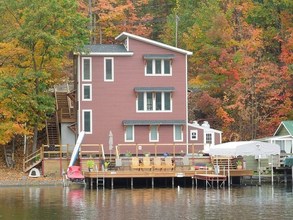 Zeitgenössische Lakefront Home in Keuka Lake