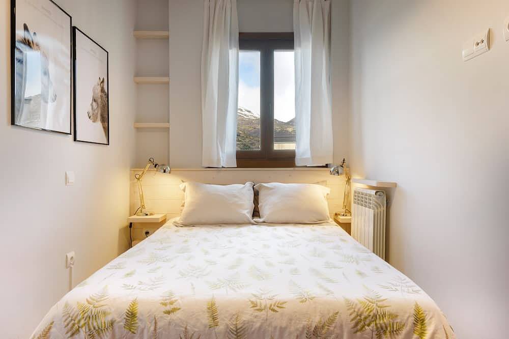 Nice Stay B Paz: 2 terraces with incredible views. Wifi, Bbq, swimming pool, paddle. in Panticosa, Spanish Pyrenees