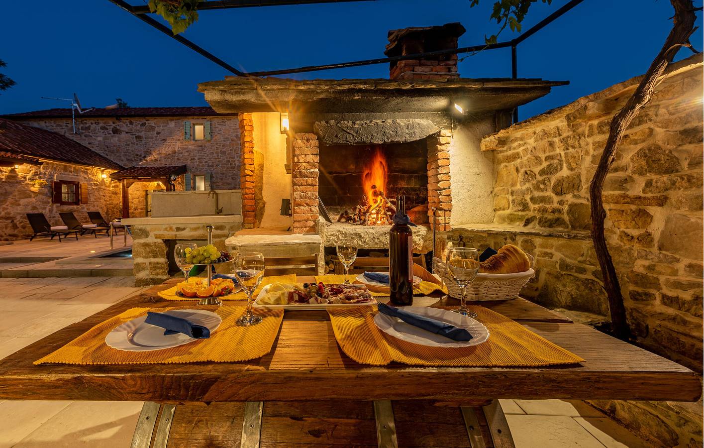 Schicke 190 m² große Wohnung mit Pool, WLAN, Küche und Parkplatz in Pristeg, Grad Benkovac