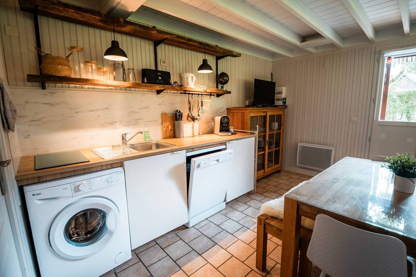 Bénédictin Chalet for 6 with shared pool, private terrace, and Wi-Fi in Livarot-Pays-d'Auge, Lisieux region