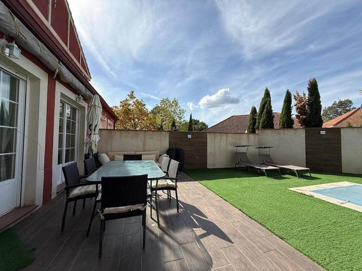 Apartamento para 6 personas, con piscina además de jardín y vistas, Se admiten mascotas en Sotillo de la Adrada