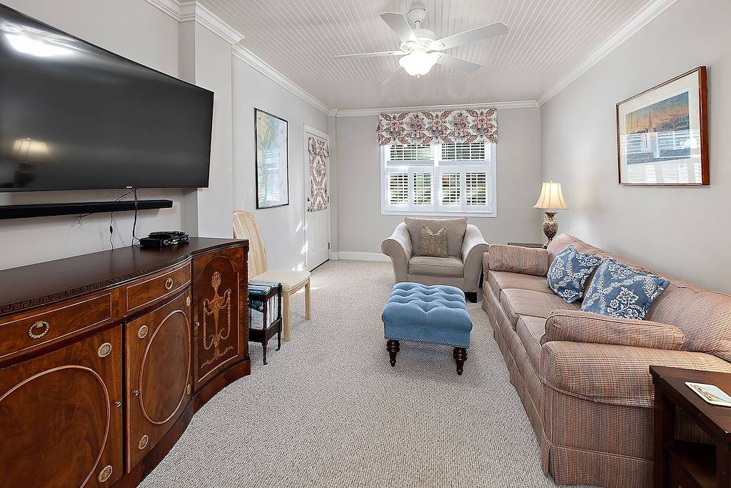 In der Nähe von Einkaufsmöglichkeiten, Restaurants, Dorf und Strand! Privater großer Garten! in St. Simons Island, Glynn County