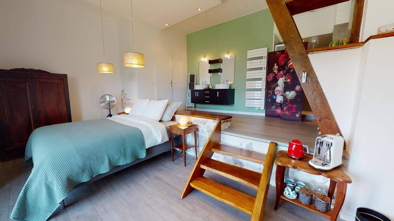 King Room with Mountain View in Seyssel, Région de Saint-Julien-en-Genevois