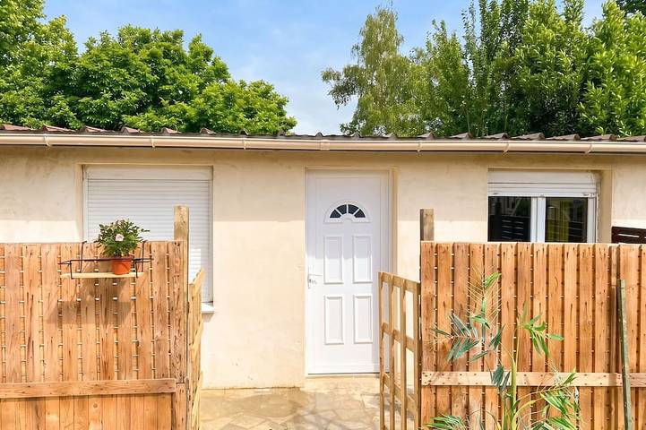 Location de vacances pour 2 personnes, avec Terrasse à Clermont (Oise)