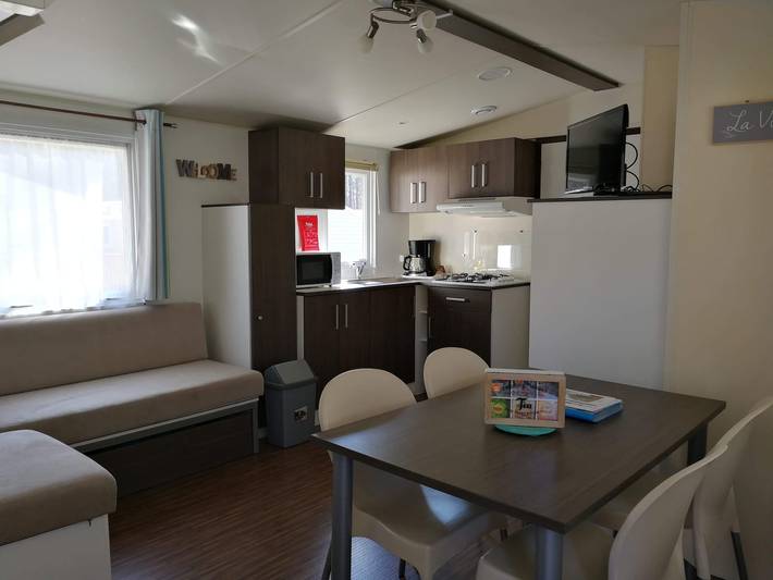 Mobil Home 'Du Soleil - Contis' con piscina compartida, terraza y Fun Pass incluido in Saint-Julien-en-Born, Côte d’Argent