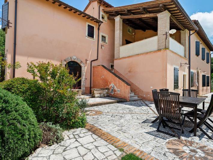 Agriturismo per 3 persone, con Terrazza e Giardino nonché Piscina a Narni