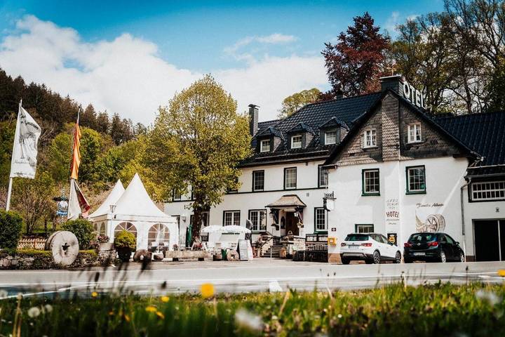 Hotel, mit Terrasse und Garten sowie Ausblick