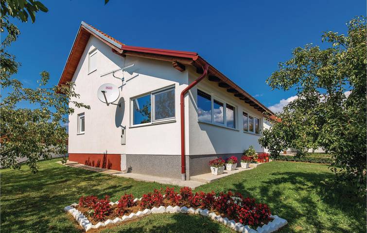 Geräumige 2-Zimmer-Oase mit Pool und Terrasse, nur wenige Schritte vom Fluss Jadova entfernt in Gospitsch, Lika-Senj