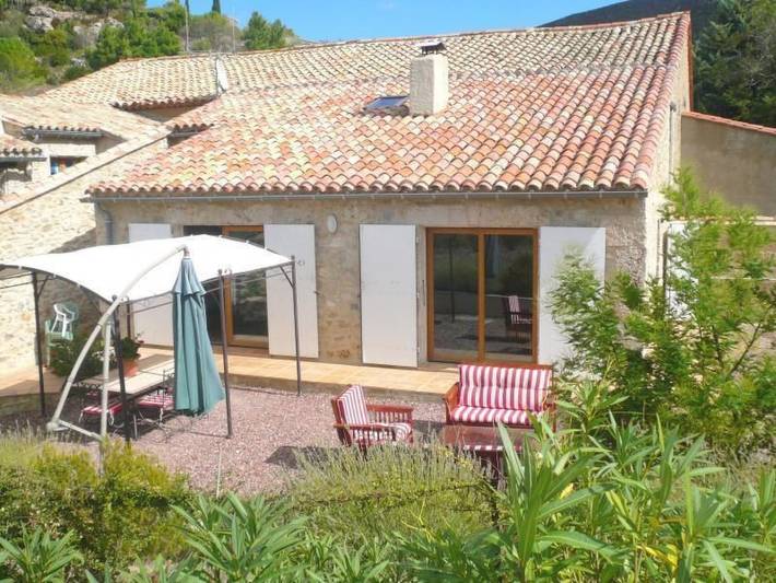Location de vacances pour 6 personnes, avec jardin ainsi que piscine et terrasse à Fraissé-des-Corbières - 2