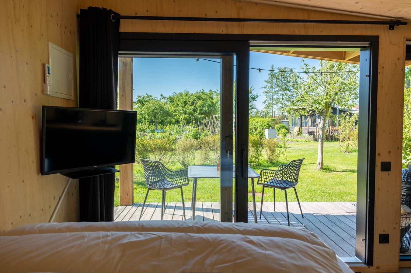 Cabin für zwei Personen mit hottub in einem Ferienpark in Scherpenzeel in Nationalpark Weerribben-Wieden