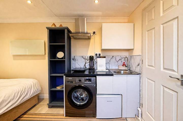 Ganze Wohnung, Modern compact Studio Apt near City Centre in Colchester, Essex
